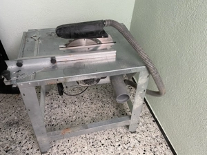 Tischkreissäge mit Absaugvorrichtung 