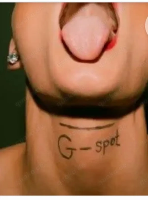 Deepthroat fängt beim Würgen an. Schlampe für Facefuck gesucht 