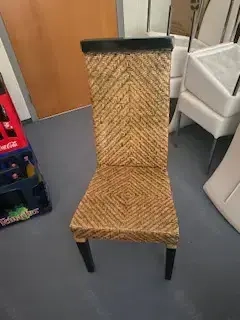 Schöne Korbstühle zu verkaufen