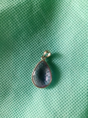 Schmuck: Anhänger aus violettem Amethyst mit 925 Silberfassung