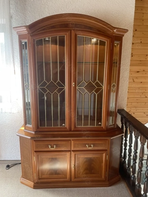 Glasvitrinenschrank aus Kirschbaum mit Beleuchtung