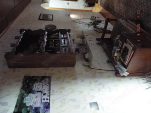 Wandregal mit Telefonschränkchen