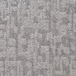 Hellgraue Teppichfliese mit dezentem Muster