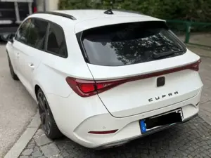 CUPRA Leon Leon Sportstourer 1.4 e-Hybrid (180 kW System) Bild 2