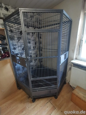 Grosser Papageienkäfig