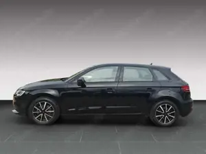 Audi A3 35 TSI 8 Fach Navi BT Temp PDC SHz Radio/CD Bild 2