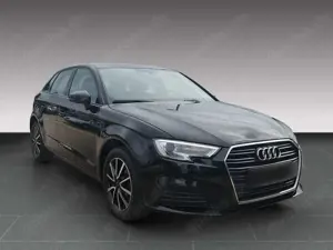 Audi A3 35 TSI 8 Fach Navi BT Temp PDC SHz Radio/CD Bild 4