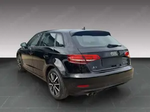 Audi A3 35 TSI 8 Fach Navi BT Temp PDC SHz Radio/CD Bild 3
