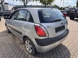 Kia Rio 1.4 EX , 1.Hand ,TÜV 10/27 Bild 5