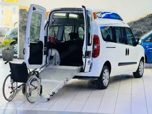 Fiat Doblo Hochdach-Behindertengerecht-Rampe-Taxi