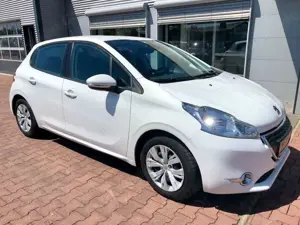Peugeot 208 /Navi/Tempomat/Kliamautomatik