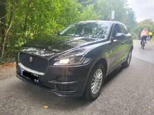 Jaguar F-Pace 20d AWD Aut. Pure Bild 4