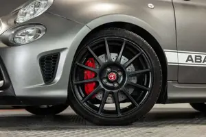 Abarth 595 esseesse 70 Years BEATS BREMBO AKRAPOVIC - image 2