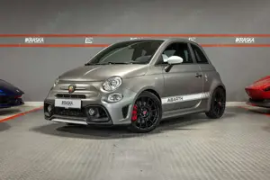 Abarth 595 esseesse 70 Years BEATS BREMBO AKRAPOVIC