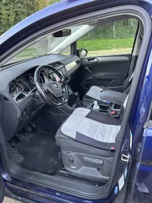 Volkswagen Touran 2.0 TDI SCR (BlueMotion Technology) Comfortline Bild 3