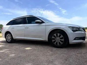 Skoda Superb Active / Heckschaden, technisch gut Bild 2
