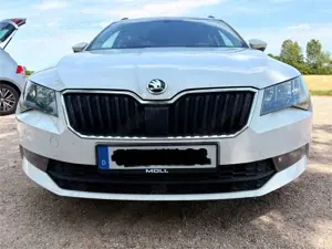 Skoda Superb Active / Heckschaden, technisch gut Bild 5
