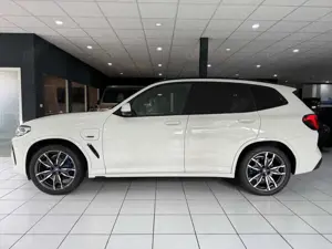 BMW X3 xDrive 30e*M-PAKET*LASER*360*HEADUP*KEYLESS* Bild 2
