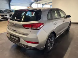 Hyundai i30 Limousine **Tolle Ausstattung** Bild 3