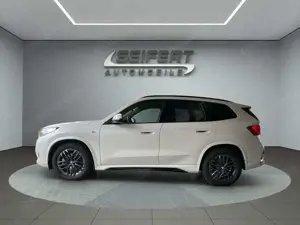 BMW X1 sDrive20i | M-SPORT | AHK | PANO | HARMAN | Bild 2