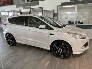 Ford Kuga Kuga Individual 4x4 + AHK + Bi-Xenon + 21" Bild 4
