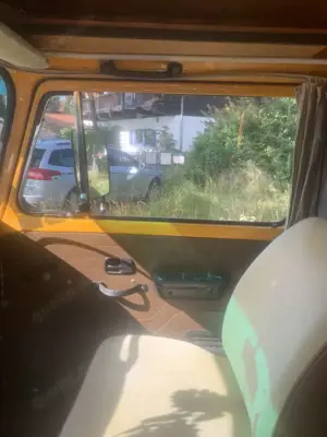 Volkswagen T2 Bully mit Hochdach mit Campingausbau aus erster Ha