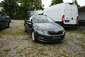 Skoda Octavia Combi 2.0 TDI 4x4-Scout-DSG-NAVi-AHK-ACC