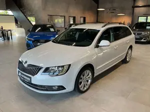 Skoda Superb Combi Exclusive Navi Xenon PDC GRA 17"