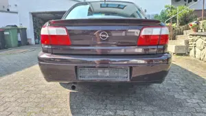 Opel Omega Omega 2.2 16 V Elegance Bild 4
