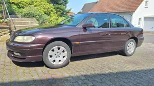 Opel Omega Omega 2.2 16 V Elegance Bild 3