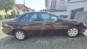 Opel Omega Omega 2.2 16 V Elegance Bild 2