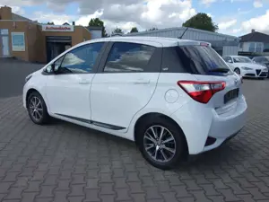 Toyota Yaris Team D *SHZ/RFK/Parks. vo+hi.* Bild 4