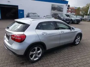 Mercedes-Benz GLA 220 4Matic, Navi PanoSD Allwetter ParkAss. Bild 5