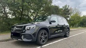 Mercedes-Benz GLB 200 7G-DCT AMG Line Kosmosschwarz Metallic