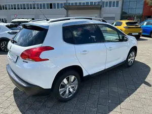 Peugeot 2008 Allure VTi 120 Bild 5