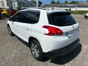Peugeot 2008 Allure VTi 120 Bild 3