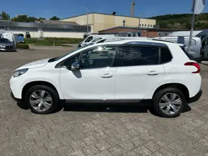 Peugeot 2008 Allure VTi 120 Bild 2