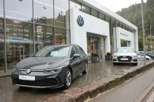 Volkswagen Golf VIII Variant R-Line 1.5TSi AHK,Navi,LED