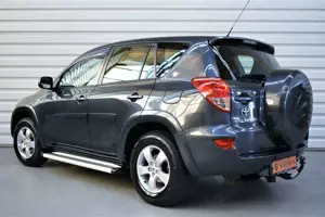 Toyota RAV 4 4 Sol+Tempomat+Klimaautom.+PDC+AHK+ALU Bild 2