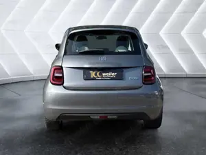 Fiat 500e ''La Prima'' Rückfahrkamera Panoramadach Sitzheizu Bild 5