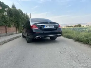 Mercedes-Benz E 220 d 9G-TRONIC Exclusive Bild 4