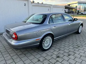 Jaguar XJ8 X356 Lang (LWB) gepflegt aus Rentnerhand Bild 2