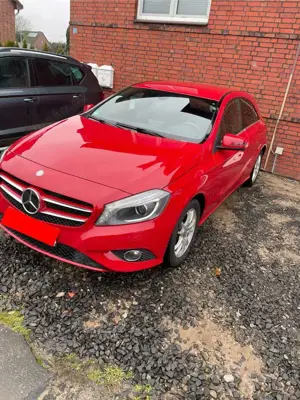 Mercedes-Benz A 180 (BlueEFFICIENCY) 7G-DCT Style