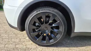 Tesla Model Y Model Y LR Dual Motor AWD + Ambientebeleuchtung ! Bild 5