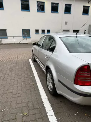 Skoda Superb Superb 2.0Classic Bild 4