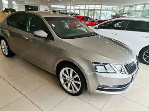 Skoda Octavia 1.8 16V TSI Style LED|AHK|SHZ Bild 4