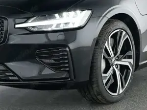 Volvo V60 T8 Ultra Dark Plug-In Hybrid AWD  360° BW Bild 5