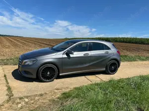 Mercedes-Benz A 180 A-Klasse (BlueEFFICIENCY) 7G-DCT