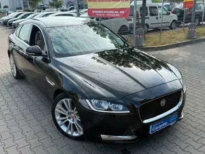 Jaguar XF 3.0 D Prestige*PANO*LEDER*GR.NAVI*BI.XEN*VOL*
