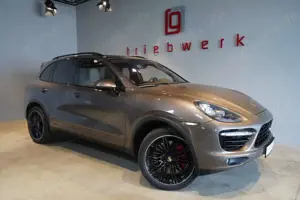 Porsche Cayenne Turbo 4.8 V8*BRD FZG*RearSeat*Pano*Burmester*